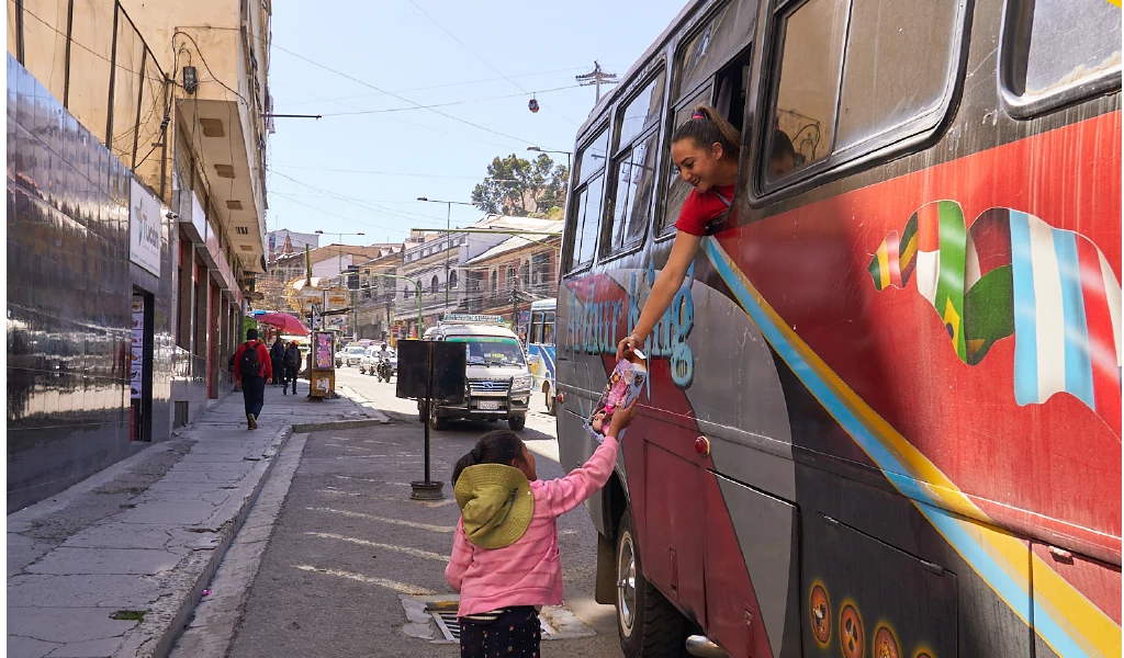 El Bus de la alegría, celebra a los niños de la ciudad de La Paz